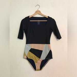 Seea womens gray pink Zuma One Piece Sanji Swimsuit Short Sleeve Size Medium